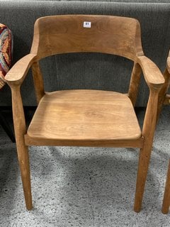 COVE DINING CHAIR IN NATURAL TEAK FINISH: LOCATION - B7