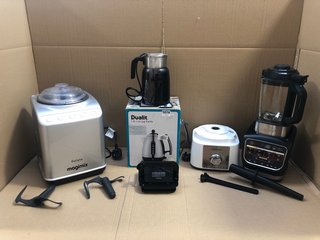 QTY OF ASSORTED ITEMS TO INCLUDE DUALIT 1.5L LITE JUG KETTLE: LOCATION - BR5