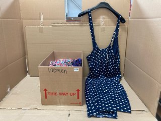 QTY OF ASSORTED WOMENS CLOTHING TO INCLUDE POLKA DOT DRESS IN NAVY AND WHITE - SIZES INCLUDE 14, 16, 18: LOCATION - BR11