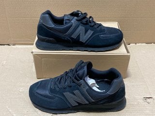 NEW BALANCE BASKETS TRAINERS IN BLACK - SIZE 9.5: LOCATION - BR12