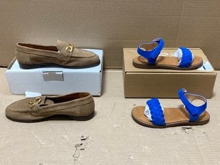 WOMENS LA REDOUTE LOAFERS IN BEIGE WITH GOLD CHAIN DETAIL TO INCLUDE SANDALS IN BLUE - SIZES UK 6/4: LOCATION - BR12