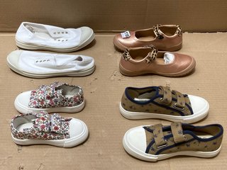 QTY OF ASSORTED KIDS SHOES TO INCLUDE FLORAL DESIGN VELCRO TRAINERS - SIZES INCLUDE 3,6: LOCATION - BR12