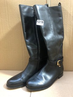 WOMENS LAUREN BY RALPH LAUREN KNEE BOOTS IN BLACK LEATHER WITH GOLD BUCKLE DETAIL - SIZE UK 6 RRP £249: LOCATION - BR14