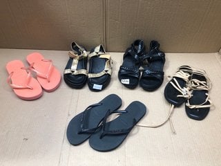 QTY OF ASSORTED WOMENS SHOES TO INCLUDE SANDALS IN ORANGE/PINK - SIZE: UK 8/9: LOCATION - BR15