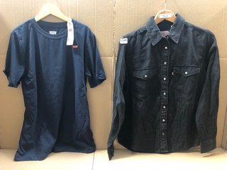 LEVIS DRESS BLUES TEE IN NAVY - SIZE 16A TO INCLUDE LEVIS LEVI STRAUSS DENIM JACKET IN BLACK - SIZE S: LOCATION - BR15