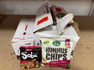 BOX OF 18 EAT REAL TOMATO & BASIL HUMMUS CHIPS GRAB BAGS TO INCLUDE NISSIN CHILLI INSTANT NOODLES - BBE 04/25, 05/25: LOCATION - AR11