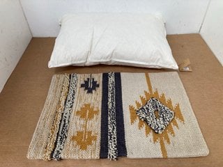 2 X ASSORTED NKUKU SOFT FURNISHINGS TO INCLUDE TUSSI DIA CUSHION COVER IN MULTI DESIGN: LOCATION - CR1