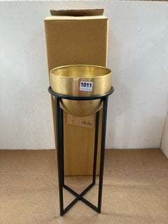 NKUKU ATSU SMALL PLANTER WITH STAND IN ANTIQUE BRASS AND BLACK FINISH: LOCATION - CR1