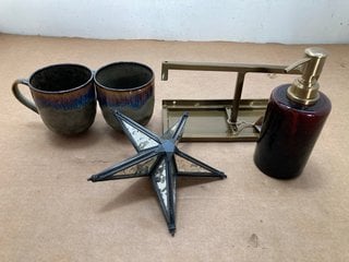 QTY OF ASSORTED NKUKU HOMEWARE TO INCLUDE SOAP DISPENSER IN COLOURED HAMMERED STYLE GLASS AND BRASS FINISH: LOCATION - CR4