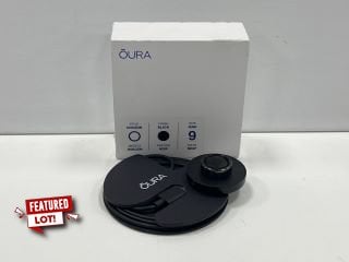 OURA GEN 3 HORIZON (SIZE 9) SMART RING (ORIGINAL RRP - £299) IN BLACK. (WITH BOX, CHARGING STAND & CABLE, VERY GOOD COSMETIC CONDITION) [JPTM126322] THIS PRODUCT IS FULLY FUNCTIONAL AND IS PART OF OU