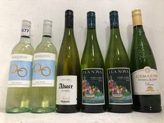 12 X BOTTLES OF ASSORTED WHITE WIN E TO INCLUDE DEAKIN ESTATE SEMILLON SAUVIGNON BLANC 2023 11.5% 75CL (18+ PROOF OF ID) (COLLECTION DAYS MONDAY 28TH OCTOBER - WEDNESDAY 30TH OCTOBER 9AM TO 4PM)