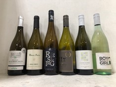 12 X BOTTLES OF ASSORTED WHITE WINE TO INCLUDE TROISCALICES SAUVIGNON BLANC 2022 12% 750ML (18+ PROOF OF ID) (COLLECTION DAYS MONDAY 28TH OCTOBER - WEDNESDAY 30TH OCTOBER 9AM TO 4PM)