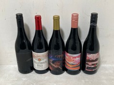 12 X BOTTLES OF ASSORTED WINE TO INCLUDE STELLENBOSCH HILLS SHIRAZ 2022 RED WINE 14.5% 750ML(18+ PROOF OF ID) (COLLECTION DAYS MONDAY 28TH OCTOBER - WEDNESDAY 30TH OCTOBER 9AM TO 4PM)