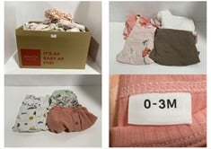 APPROX 30 X ASSORTED KIDS CLOTHING TO INCLUDE GIRLS FLORAL 2-PIECE DRESS IN UK KIDS SIZE 0-3MONTHS