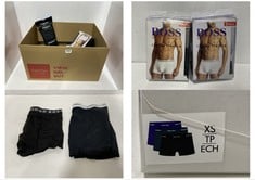 10 X ASSORTED MENS CLOTHES ITEMS TO INCLUDE CALVIN KLEIN COTTON STRETCH 3 TRUNK SET IN BLUE/BLACK/GREEN - SIZE XS