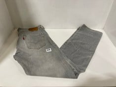 LEVI STRAUSS & CO ORIGINAL RIVETED JEANS LIGHT GREY SIZE 32/32