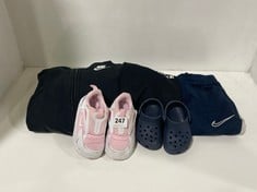 3 X ASSORTED KIDS BRANDED CLOTHING TO INCLUDE NIKE STRAIGHT JOGGERS NAVY/WHITE SIZE 128-137CM AND CROCS TODDLERS CLASSIC CLOGS IN BLACK SIZE 5 TO INCLUDE NIKE AIR MAX TRAINER IN LIGHT PINK / WHITE SI