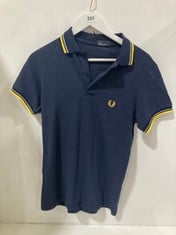 FRED PERRY CUT & SEW TWIN TIPPED SHIRT IN CARBON BLUE/YELLOW - SIZE MEDIUM