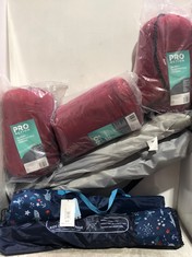 7 X ASSORTED CAMPING ITEMS TO INCLUDE PRO ACTION MUMMY SLEEPING BAG IN RED