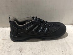 BLACKROCK CLAYTON TRAINER IN BLACK SIZE UK12