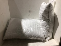 3 X HOTEL GRAND WHITE PILLOWS