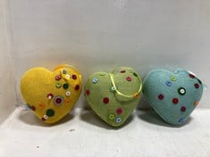 24 X STONE THE CROWS SET OF 3 LARGE HEARTS - ASSORTED - WIDTH 20CM - TOTAL RRP £912