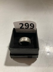 R.J.CO SILVER RING WITH STAR AND DASH BAND PATTERN