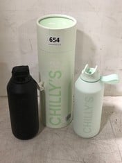 3 X ASSORTED DRINKING BOTTLES TO INCLUDE CHILLYS VACUUM INSULATED REUSABLE BOTTLE WITH SPORTS LID