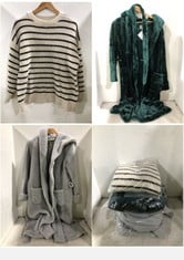 4 X ASSORTED JOHN LEWIS CLOTHING TO INCLUDE AND/OR CREW NECK KNIT JUMPER NATURAL/BLACK STRIPE SIZE SM