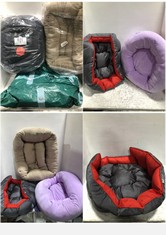 3 X ASSORTED PET BEDS TO INCLUDE PETFACE OXFORD OVAL GREY & RED PET BED