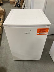 HOTPOINT UNDER COUNTER FREEZER IN WHITE - MODEL NO. H55ZM1120WUK - RRP £269 (ZONE 2)