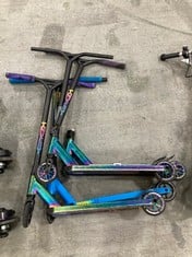 3 X INVERT STUNT SCOOTER IN RAINBOW / BLACK TO INCLUDE MONGOOSE STUNT SCOOTER IN BLUE / BLACK (ZONE 3)