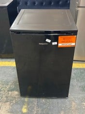 HOTPOINT UNDER COUNTER FRIDGE IN BLACK - MODEL NO. H55RM1110K1 - RRP £239 (ZONE 1)