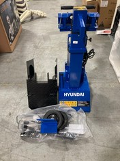 HYUNDAI 8 TONNE VERTICAL ELECTRIC LOG SPLITTER WITH HYDRAULIC RAM - MODEL NO. HYLS8000VE - RRP £630 (ZONE 1)