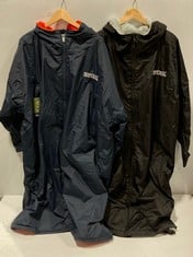 REGATTA ADULT WATERPROOF CHANGING ROBE BLACK - SIZE L/XL TO INCLUDE REGATTA ADULT WATERPROOF CHANGING ROBE NAVY/RUSTY ORANGE - SIZE L/XL