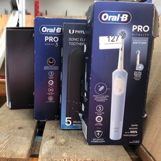 QUANTITY OF HEALTH & BEAUTY ITEMS TO INCLUDE ORAL-B VITALITY PRO ELECTRIC TOOTHBRUSHES ADULTS, 1 HANDLE, 2 TOOTHBRUSH HEADS, 3 BRUSHING MODES INCLUDING SENSITIVE PLUS, 2 PIN UK PLUG, BLUE: LOCATION -