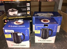 QUANTITY OF KITCHEN & APPLIANCES ITEMS TO INCLUDE RUSSELL HOBBS HONEYCOMB ELECTRIC 1.7L CORDLESS KETTLE (FAST BOIL 3KW, BLACK PREMIUM PLASTIC, MATT & HIGH GLOSS FINISH, REMOVABLE WASHABLE ANTI-SCALE