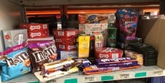 QUANTITY OF FOOD & DRINK ITEMS TO INCLUDE CELEBRATIONS MILK CHOCOLATE GIFT BOX OF MINI CHOCOLATES & BISCUIT BARS CENTERPIECE (MALTESERS, GALAXY, SNICKERS & MORE) 385G - SOME ITEMS MAY BE PAST BEST BE