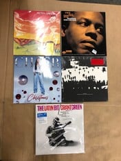 QUANTITY OF TV & AUDIO ITEMS TO INCLUDE WAYNE SHORTER ( VINYL): LOCATION - E RACK