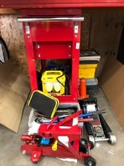 QUANTITY OF ASSORTED TOOLS TO INCLUDE RED METAL TOOL BOX: LOCATION - LEFT RACK(COLLECTION OR OPTIONAL DELIVERY AVAILABLE)