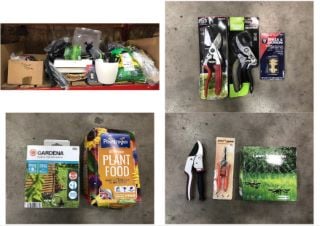 QUANTITY OF ASSORTED GARDEN ITEMS TO INCLUDE GARDENA PIPELINE SPRINKLER SYSTEM: LOCATION - LEFT RACK(COLLECTION OR OPTIONAL DELIVERY AVAILABLE)