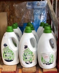 QUANTITY OF ASSORTED CLEANING ITEMS TO INCLUDE CARE + PROTECT ECO LAUNDRY FDETERGENT - COLLECTION ONLY - LOCATION RIGHT RACK