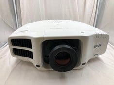 EPSON H749B EB-G7900U PROJECTOR (ORIGINAL RRP - £3210).: LOCATION - A RACK