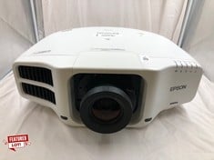 EPSON H749B EB-G7900U PROJECTOR (ORIGINAL RRP - £3210).: LOCATION - A RACK