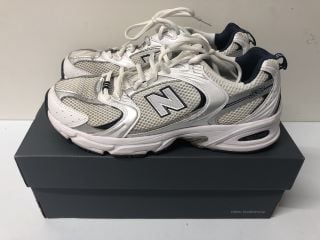 NEW BALANCE WHITE / NAVY SHOES - SIZE 8