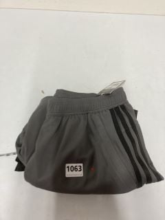 2 X DESIGNER CHILDRENS CLOTHING TO INC THE NORTH FACE BLACK SHORTS - SIZE 12