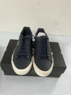 HUGO BOSS AIDEN TENN FLIP SHOES - SIZE 9