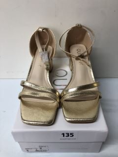 QUIZ WOMEN'S GOLD HEELED SHOES - SIZE: 5