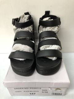 BLACK MILLED SANDALS - SIZE: 5