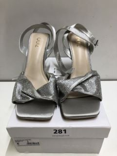 QUIZ CLOTHING SILVER SHOES - SIZE 5